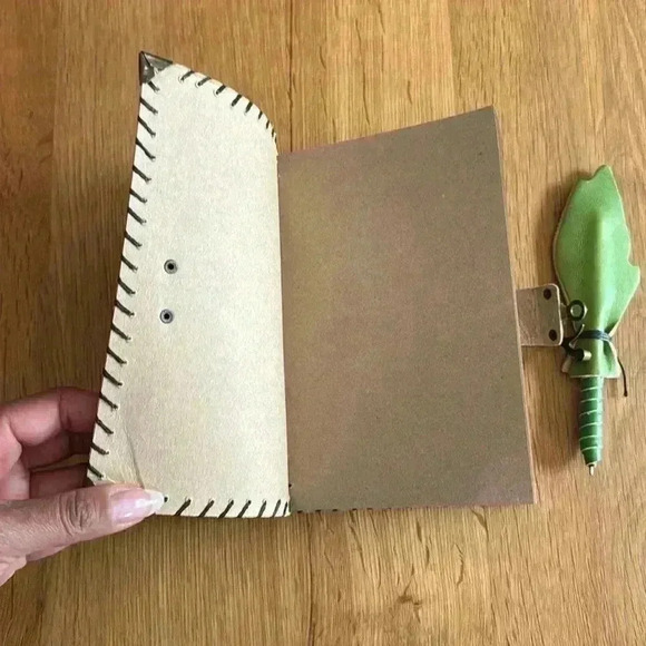 Handmade Green Leather Libra Sketchbook w/ Leather wrapped Pen - Picture 3 of 5